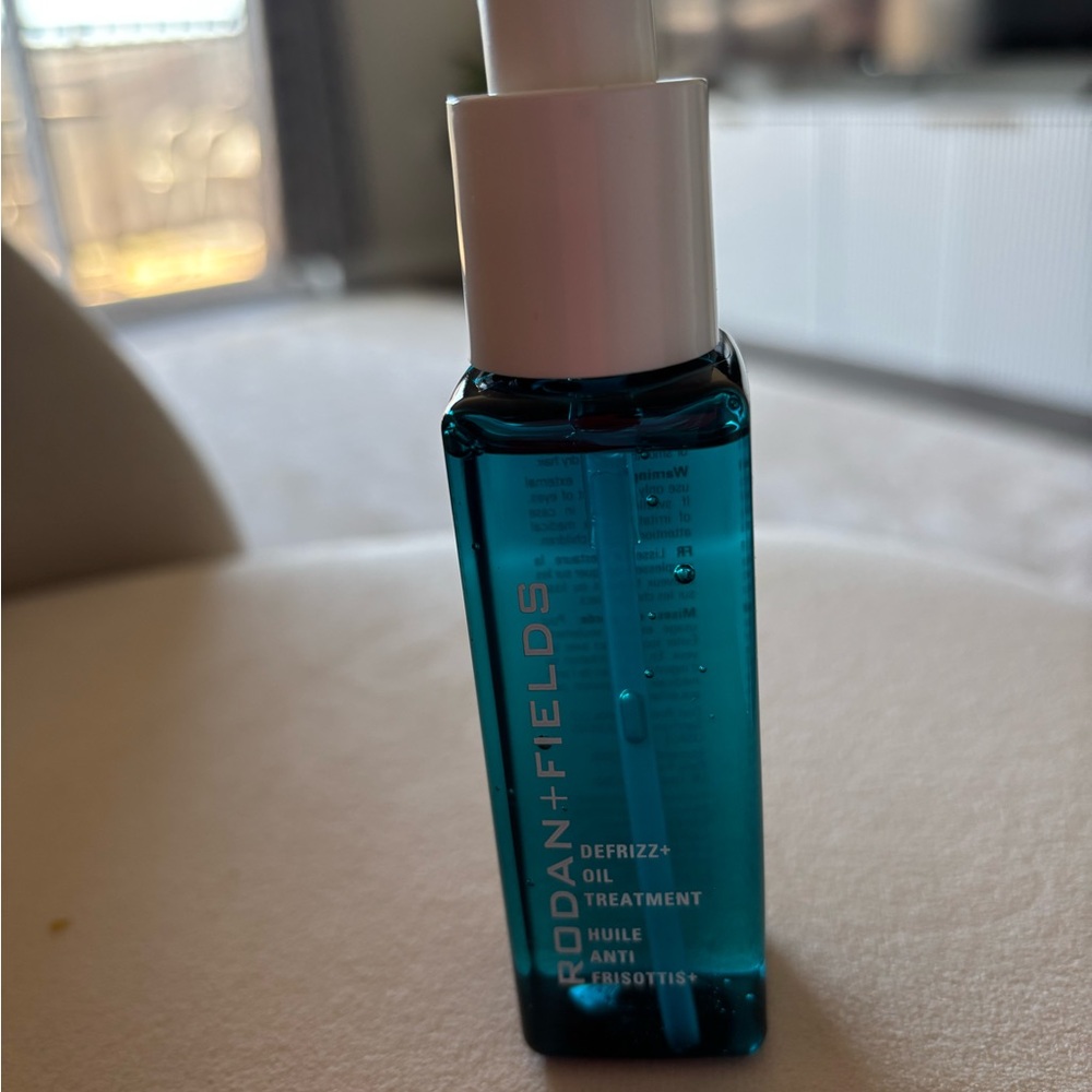 Rodan + Fields Defrizz+ Oil Treatment - Deep Blue - Picture 3 of 3